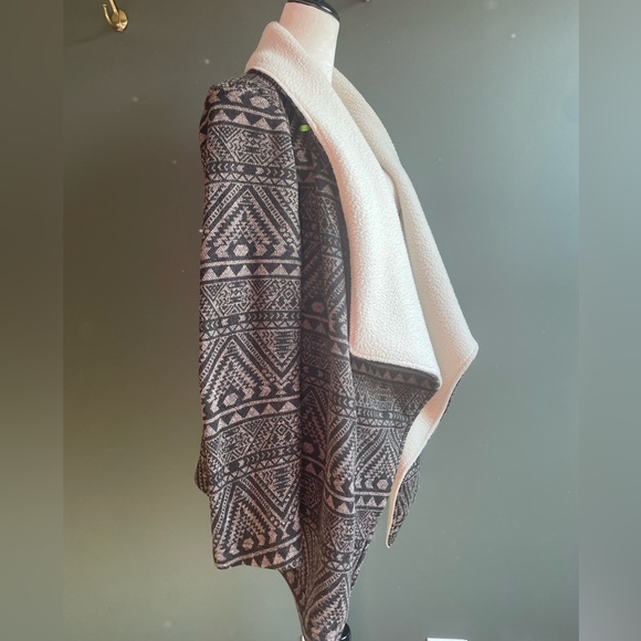 Patterned Coat - Picture 2 of 4